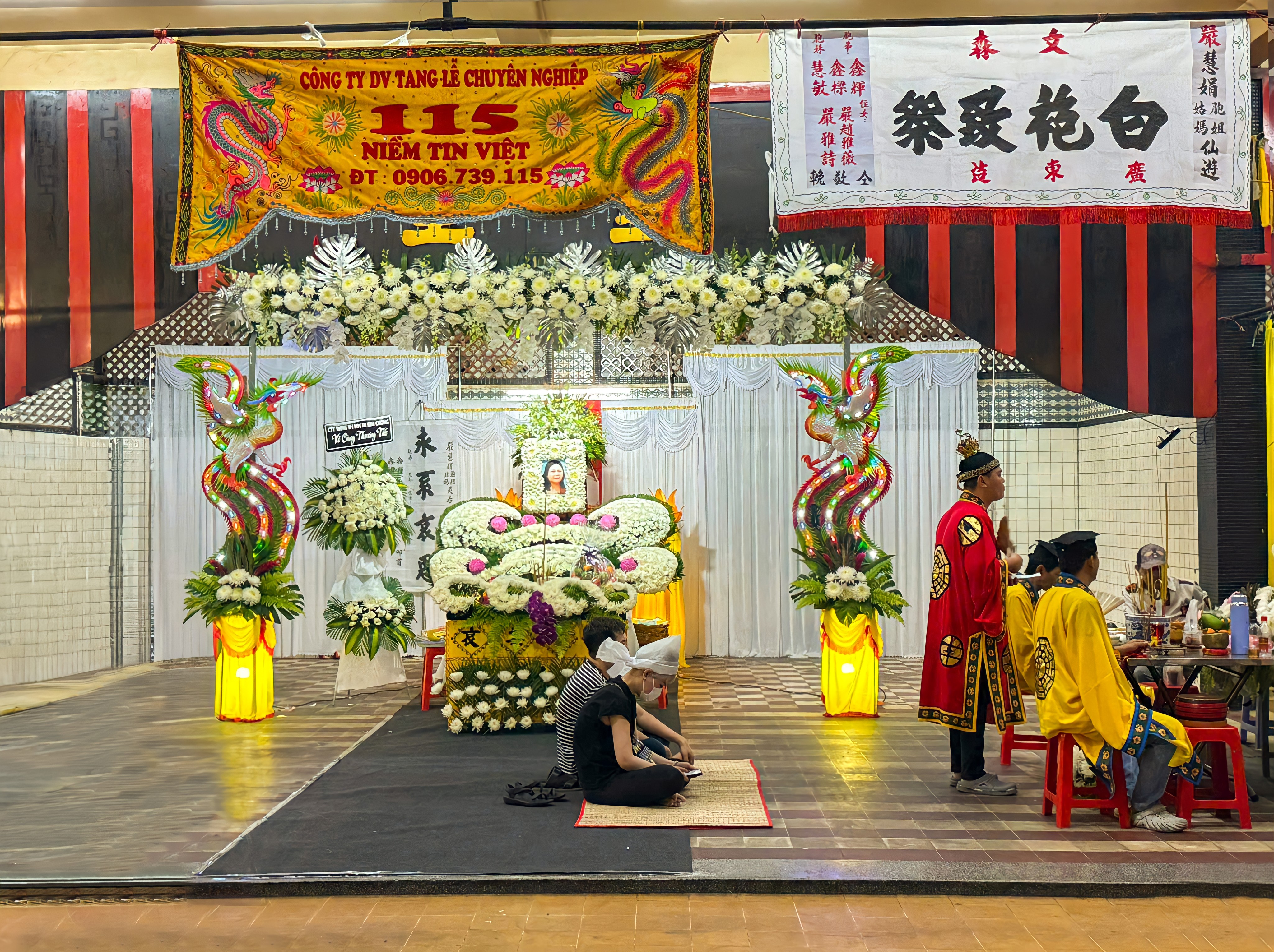 Tang lễ người Hoa trang trọng