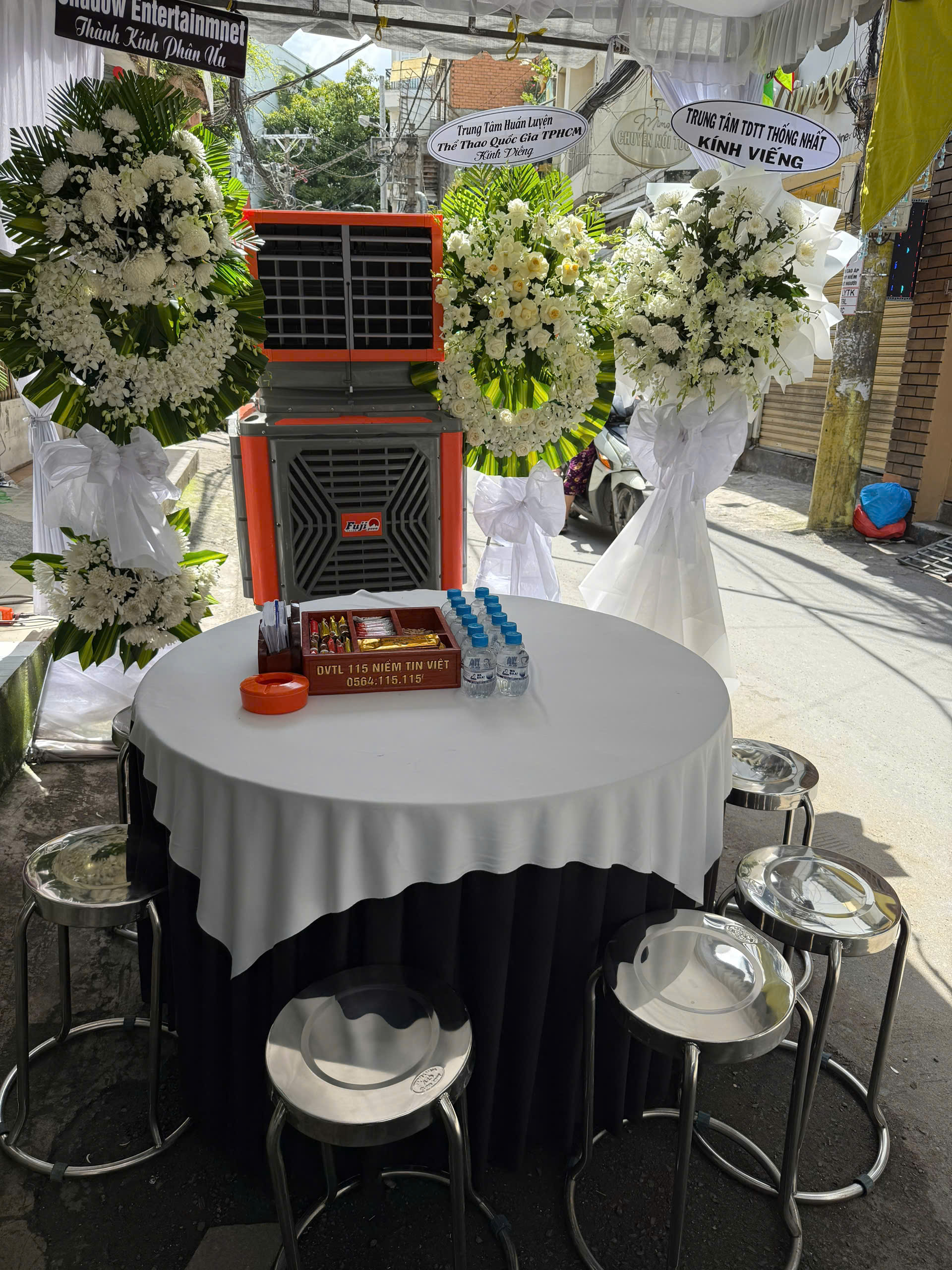 Khu vực tiếp khách và đồ hỗ trợ