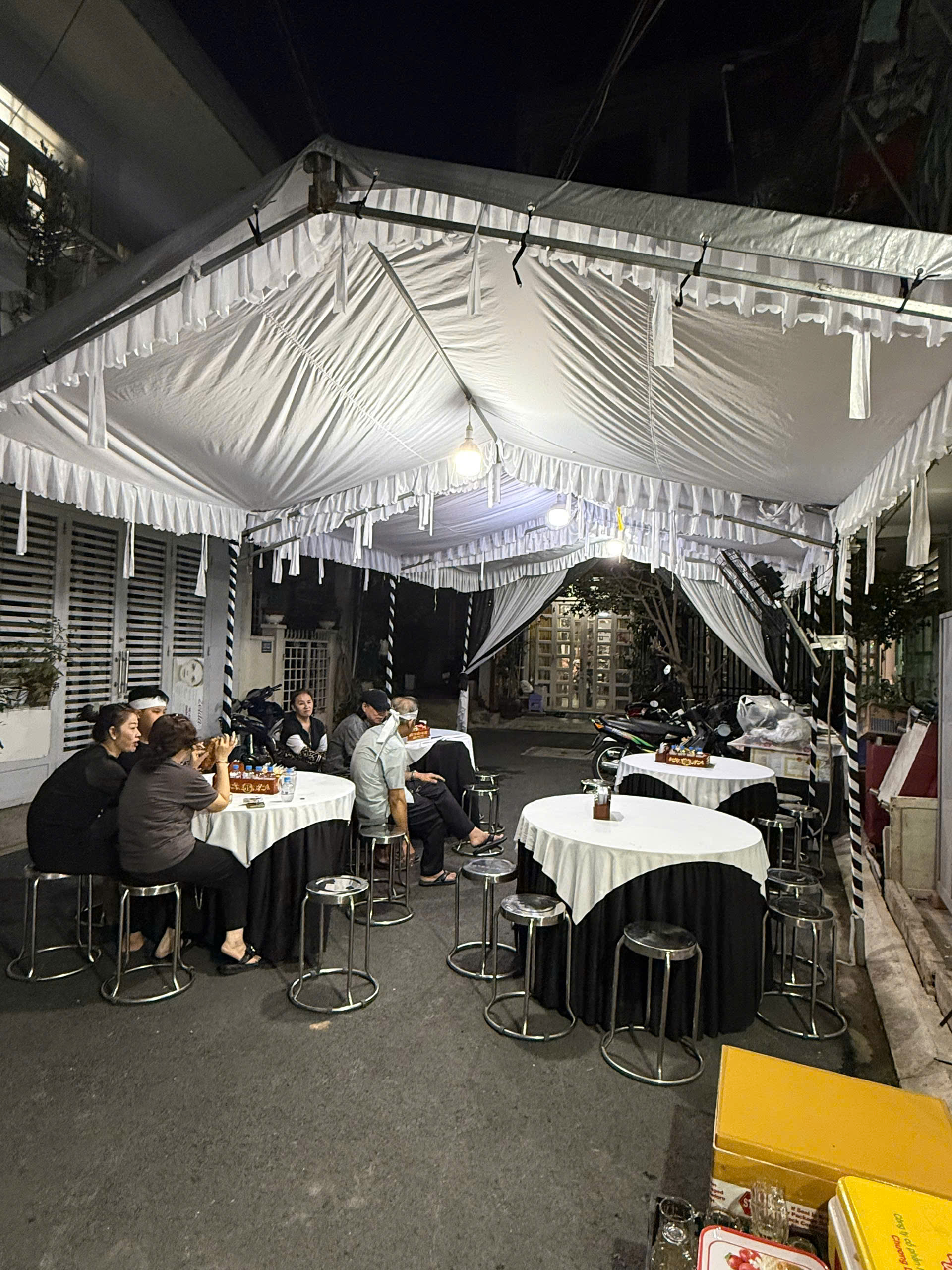 Rạp che bàn ghế